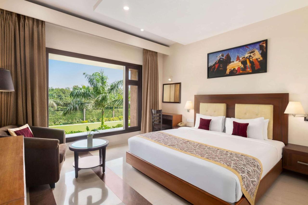 Ramada By Wyndham Varanasi Katesar Chandauli Exterior foto