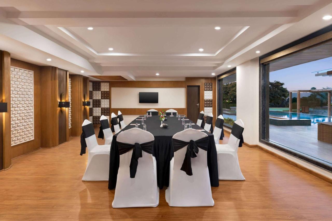 Ramada By Wyndham Varanasi Katesar Chandauli Exterior foto