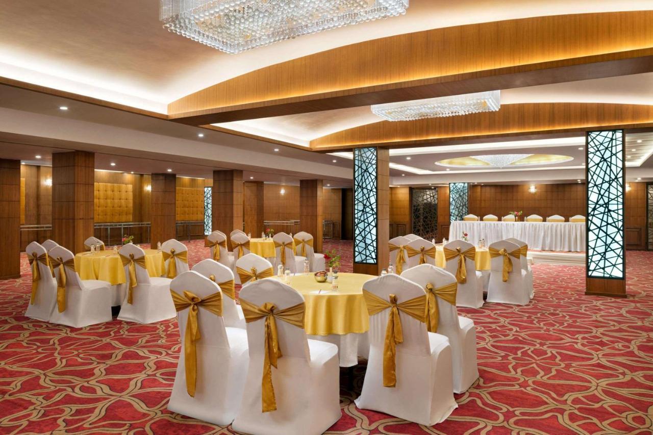 Ramada By Wyndham Varanasi Katesar Chandauli Exterior foto