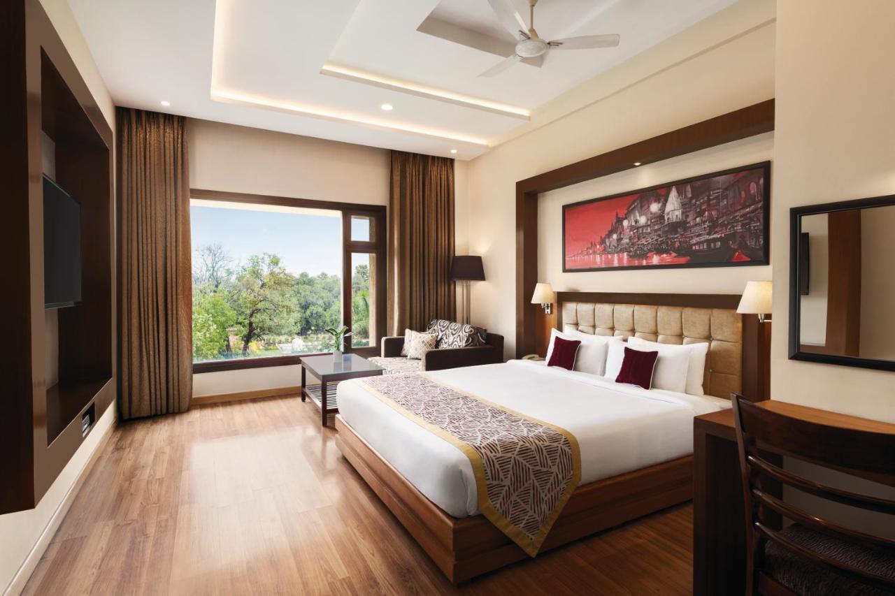 Ramada By Wyndham Varanasi Katesar Chandauli Exterior foto
