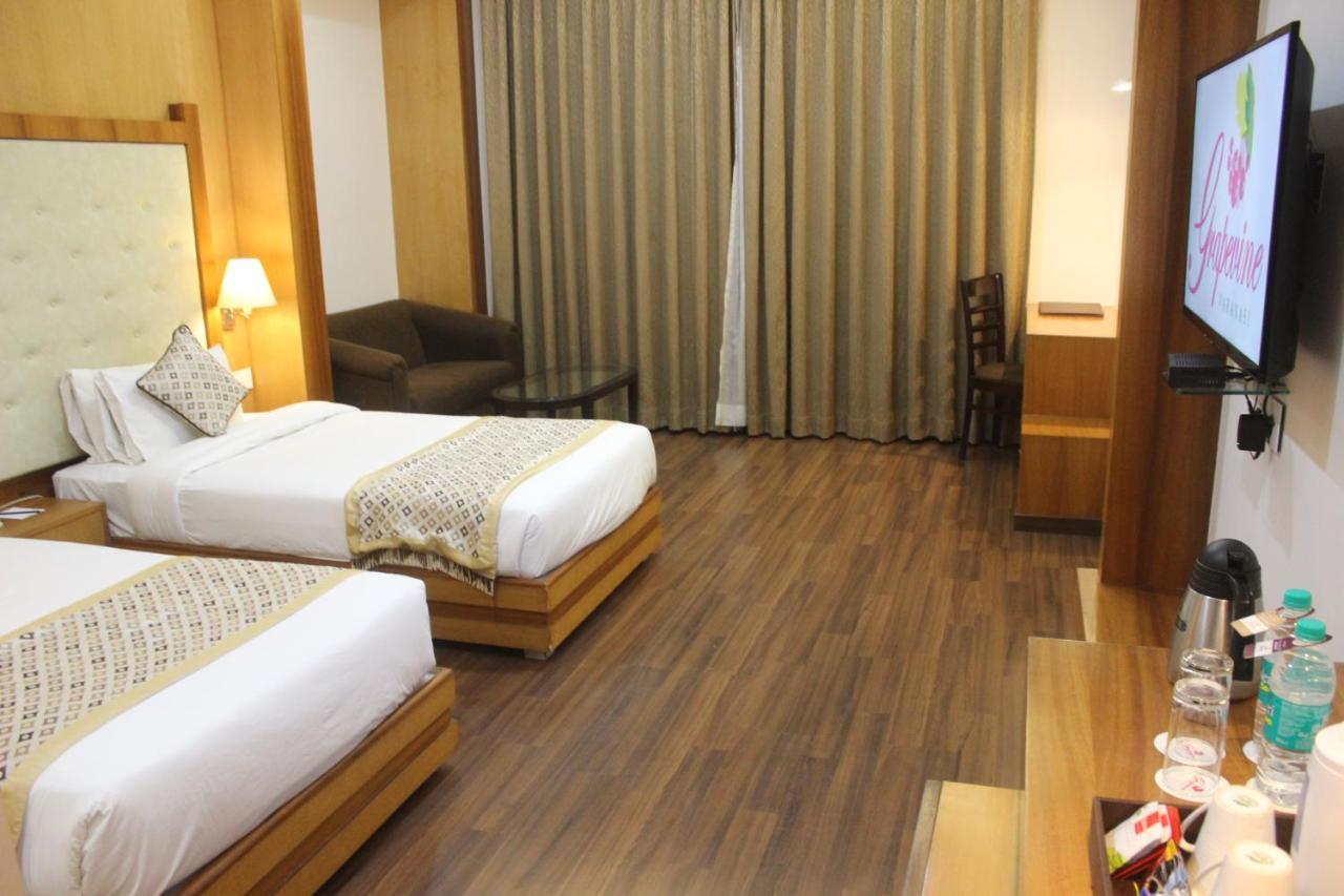 Ramada By Wyndham Varanasi Katesar Chandauli Exterior foto