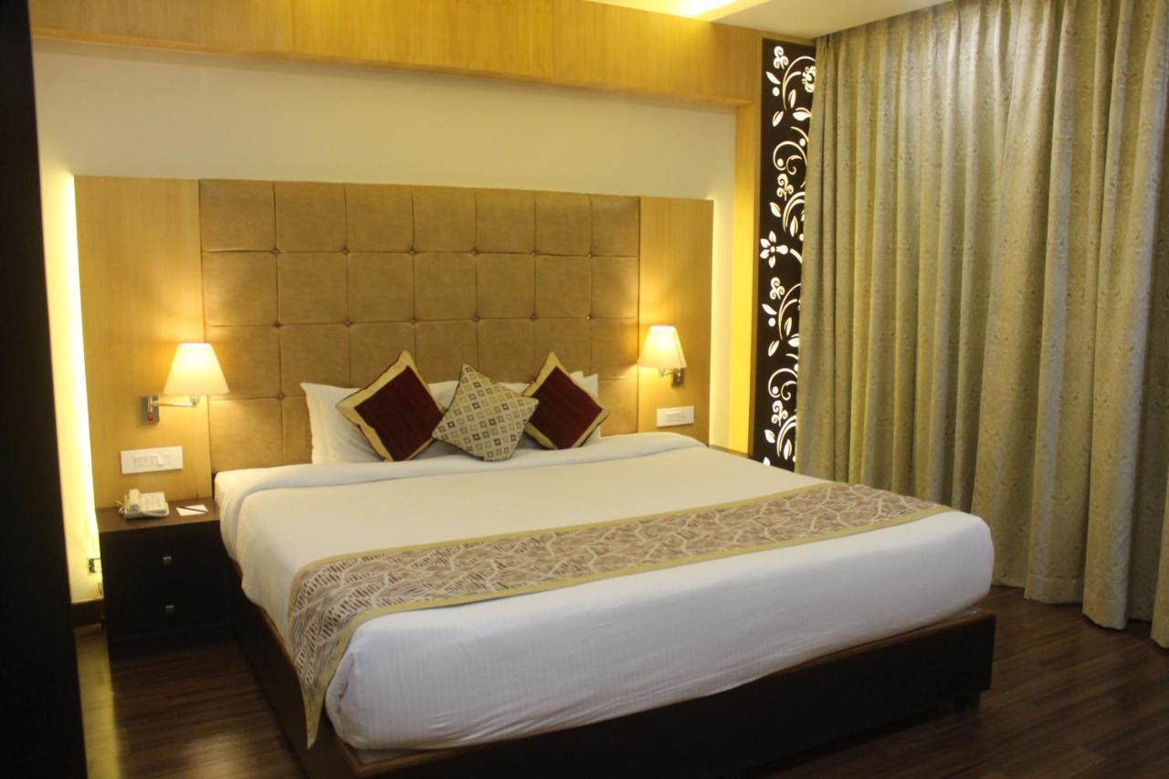 Ramada By Wyndham Varanasi Katesar Chandauli Exterior foto