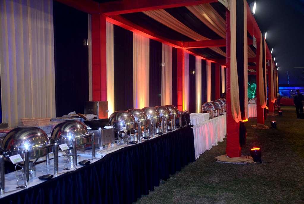 Ramada By Wyndham Varanasi Katesar Chandauli Einrichtungen foto