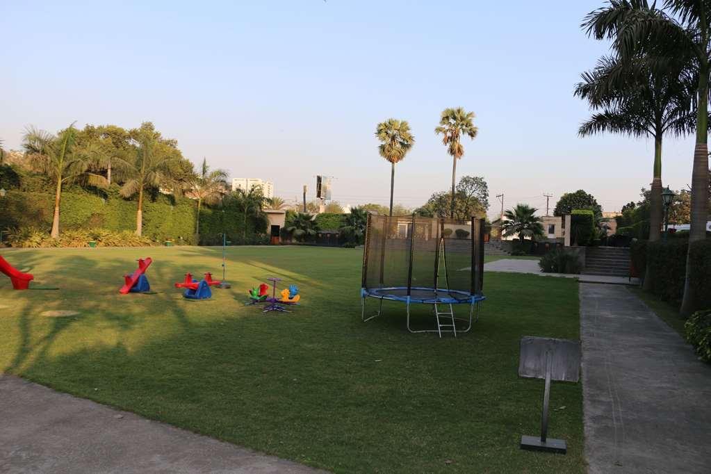 Ramada By Wyndham Varanasi Katesar Chandauli Einrichtungen foto