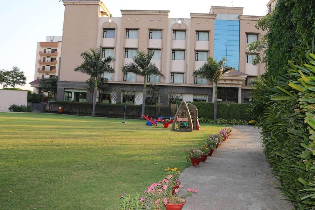Ramada By Wyndham Varanasi Katesar Chandauli Einrichtungen foto
