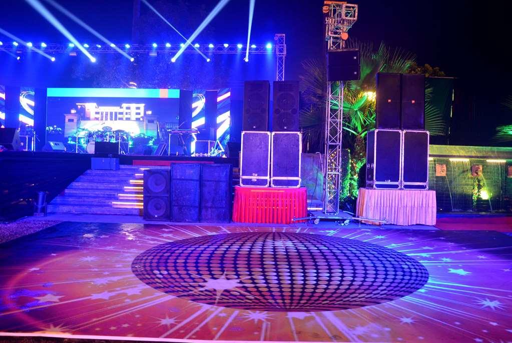Ramada By Wyndham Varanasi Katesar Chandauli Einrichtungen foto