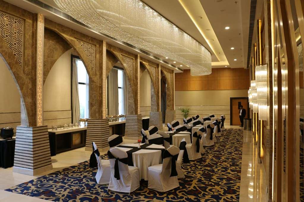 Ramada By Wyndham Varanasi Katesar Chandauli Einrichtungen foto