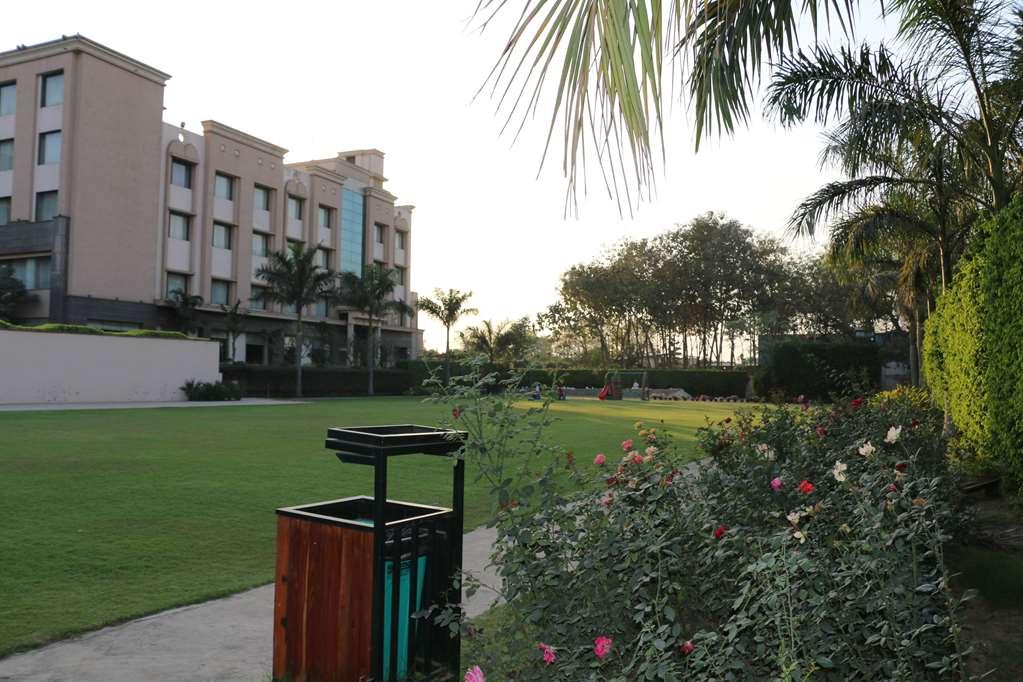 Ramada By Wyndham Varanasi Katesar Chandauli Einrichtungen foto