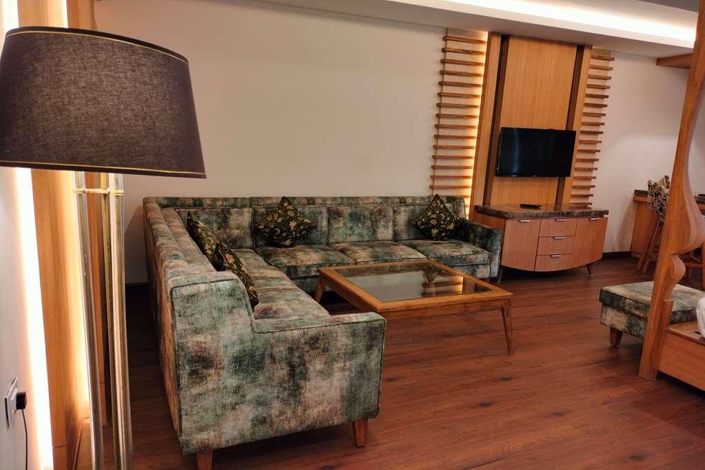 Ramada By Wyndham Varanasi Katesar Chandauli Zimmer foto