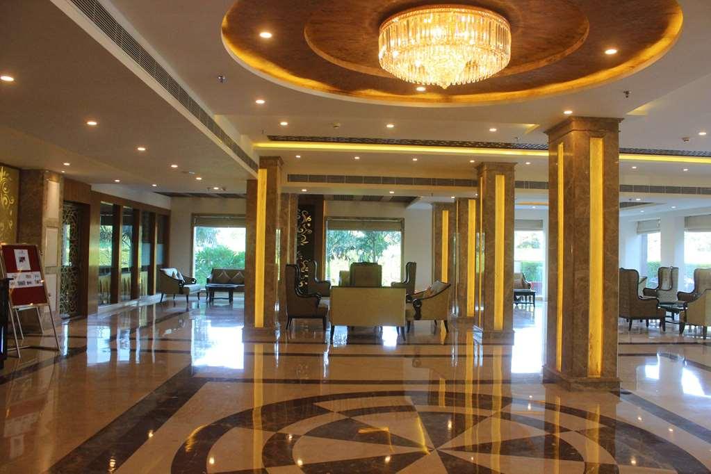 Ramada By Wyndham Varanasi Katesar Chandauli Interior foto