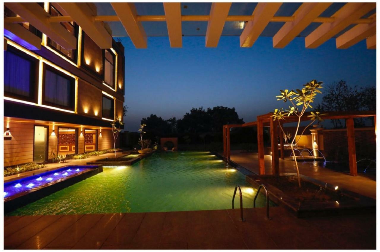Ramada By Wyndham Varanasi Katesar Chandauli Exterior foto